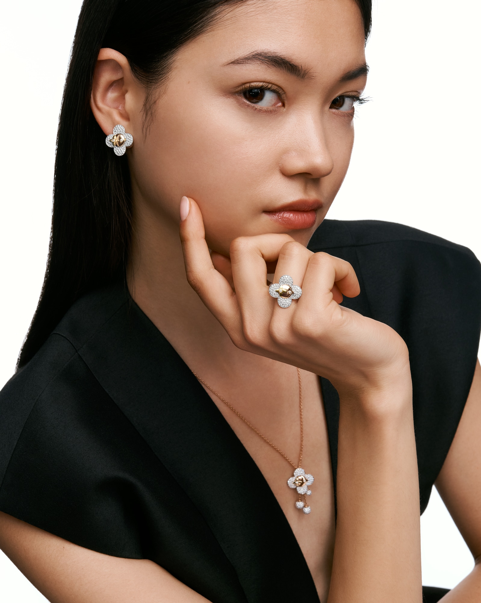 ピアス ヴィヴィエンヌ (18Kスリーゴールド×ダイヤモンド) ｜ルイ